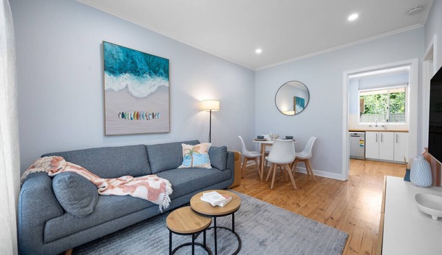Brighton Breeze Retreat—Idyllic Beachside Stay