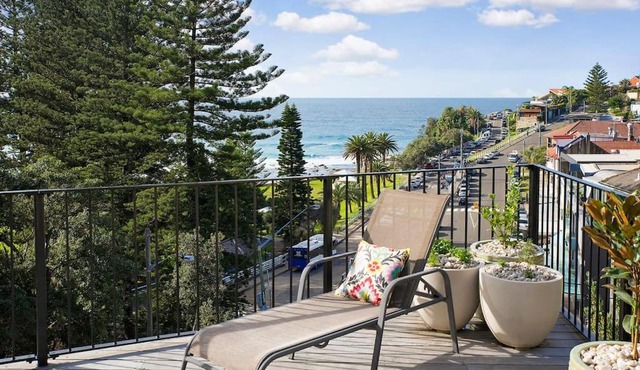 BRON455B - Bronte Beach House with Ocean Views