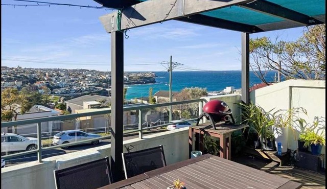 Bronte Beach 500m - 2BR - access to rooftop with Ocean Views