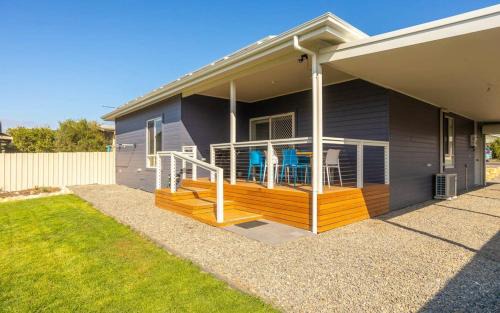 Bryant Blue 10 Bryant Crescent, Goolwa Beach Light-Filled Family Beach House Walk to Goolwa Beach Sleeps 10 Pets Negotiable