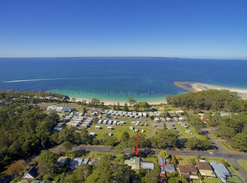 Burrill's Cedar Cottage by Book Jervis Bay - Walking Distance to Water