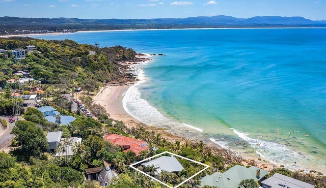 Byron Bay Accom - Wategos Beach House - 33 Marine Parade - Pet Friendly