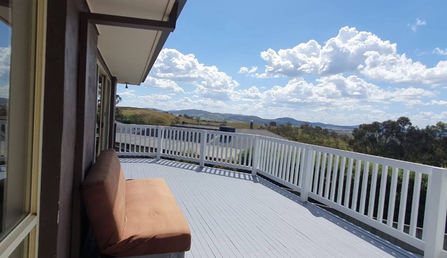Canberra Panoramic View Spacious Artist House on Top of Hill by Waterfall