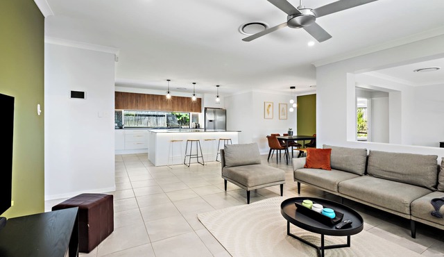Capestone Cove - Spacious Modern Home - Mango Hill
