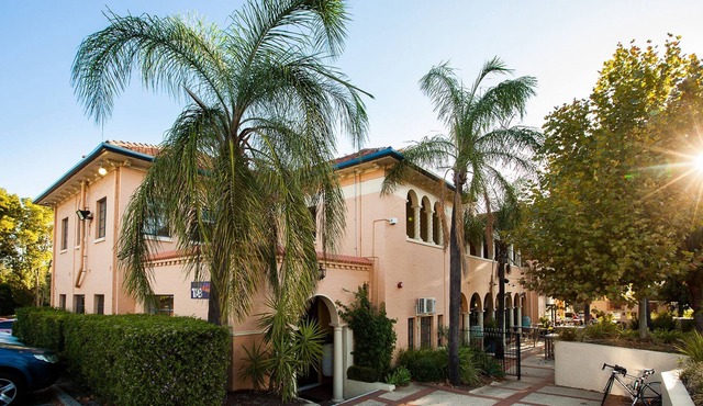 Captain Stirling Hotel
