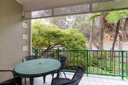 Carindale, 2 19-23 Dowling Street - First floor unit with air con, complex pool and tennis court
