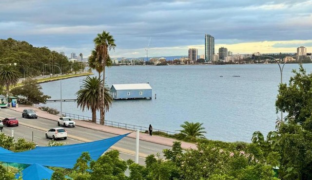 Casa Lune Swan River Views, Steps to Blue Boat House and CBD