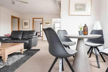 CBD Central Hub | Parking & WiFi