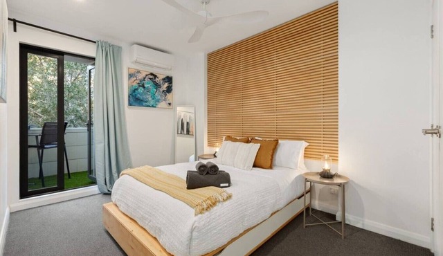 Central Designer City Pad w 2 Balconies AC Laundry