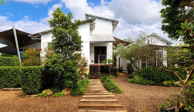 Centrally located and a nice walk to the bay