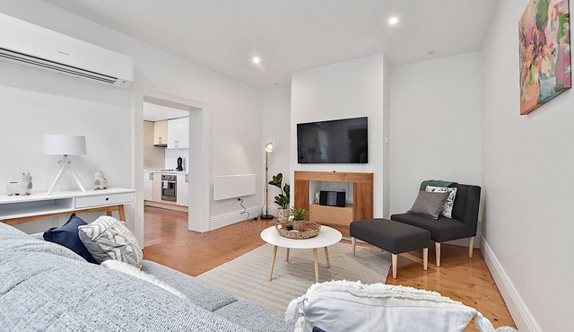 Character cottage on CBD fringe
