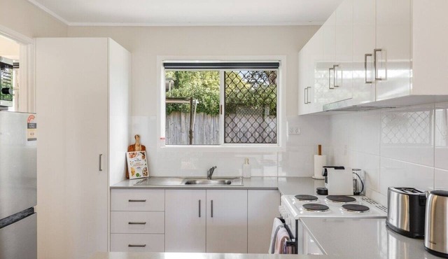 Charm in Leafy Centenary Heights!