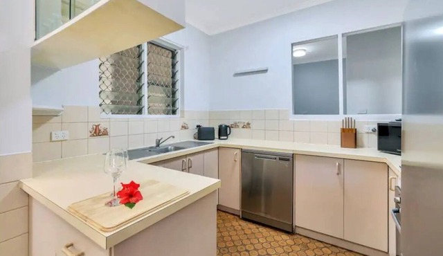 Charming 2 bed, 1 bath getaway for 4 guests. Spacious, private, great location!
