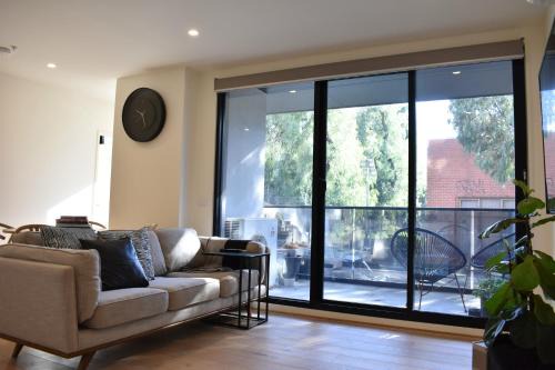 Charming 2 Bedroom Apartment In Richmond Close to MCG