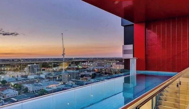 Charming 2 BR Apt Chinatown Pool Gym
