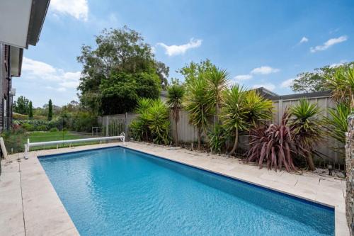 Charming 3-Bed Getaway with Pool & Garden Oasis