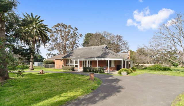 Chatsworth Park: 4 BR, 2 BA House in Balnarring, Sleeps 10