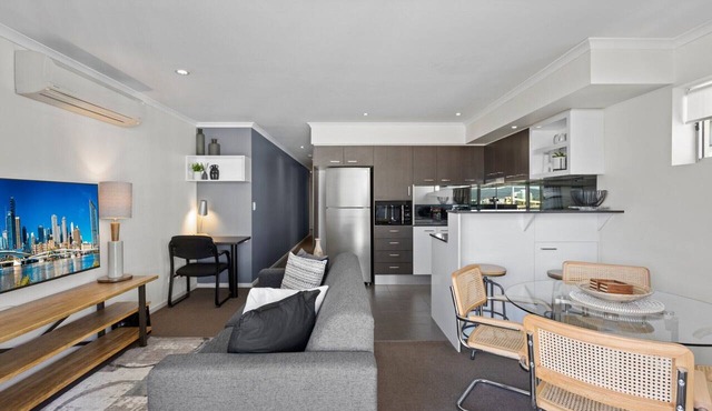 Chic 2-Bed Apartment & 5 minutes walk to QPAC