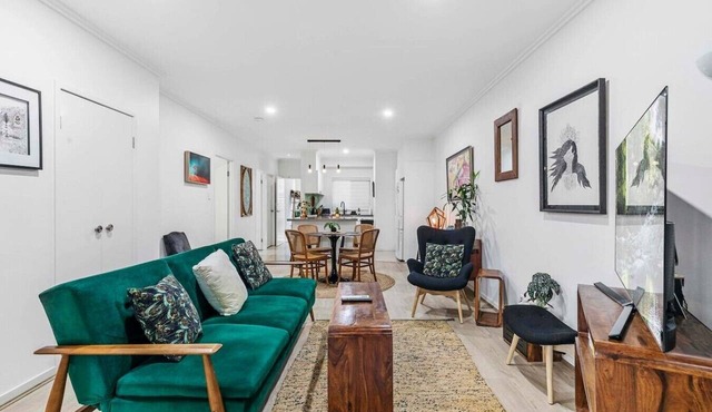 Chic Apt | Private Garden + Big Balcony