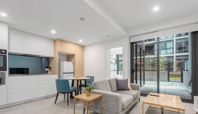 Chic Modern 1-Bedroom Apartment | Gym | Parking