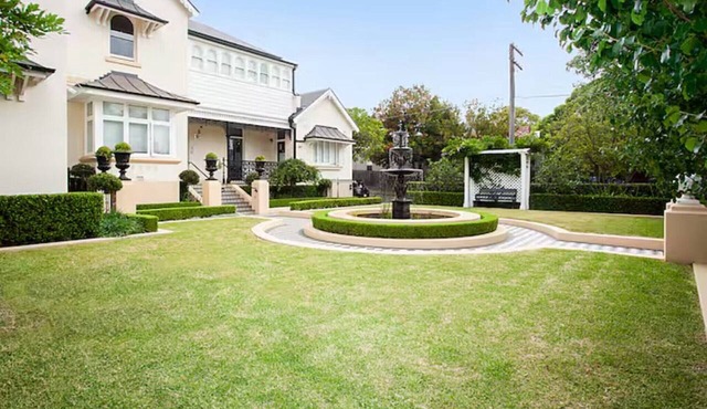 Chic Studio With Patio 20 min From CBD