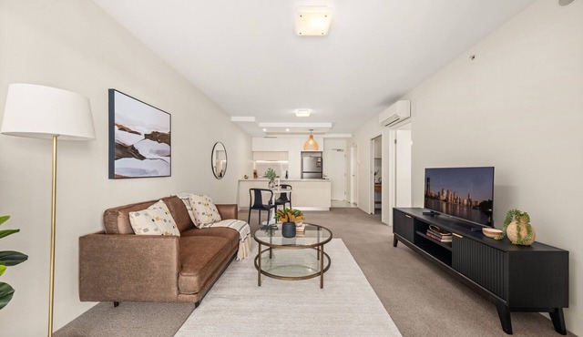 Chic West End Stay with Gym & Pool Access