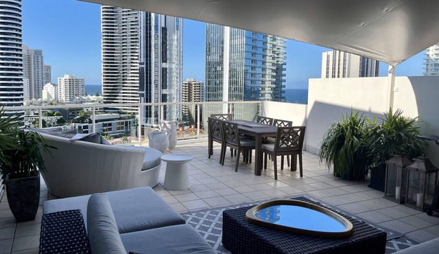 Classic Penthouse with Private Sky Terrace. Panoramic Views. 2 free Car Parks