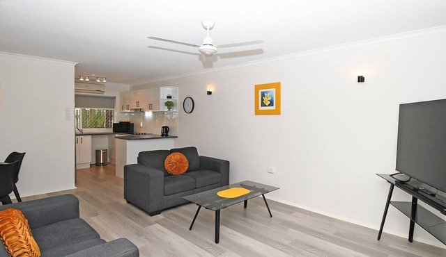 Coast Spacious Two Bedroom 1 Bathroom Apartment