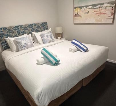 Coastal Breeze Nelson Bay, King bed, spa, pool