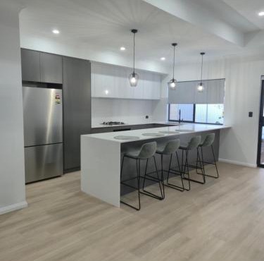 Coastal Elegance 3BR 2BA Near Beach & City