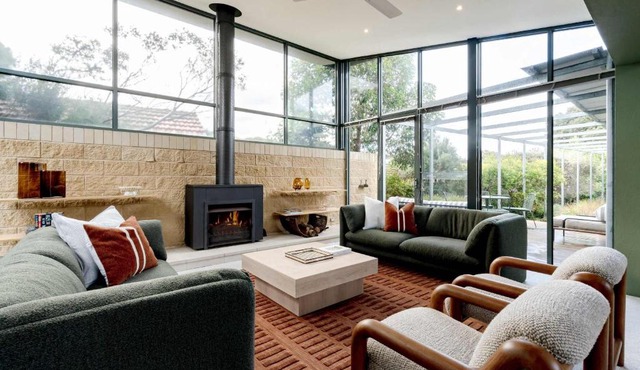 Coastal Elegance in Old Point Lonsdale Pet Friendly