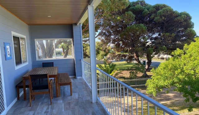 Coastal Sol - Spacious 2 storey holiday home