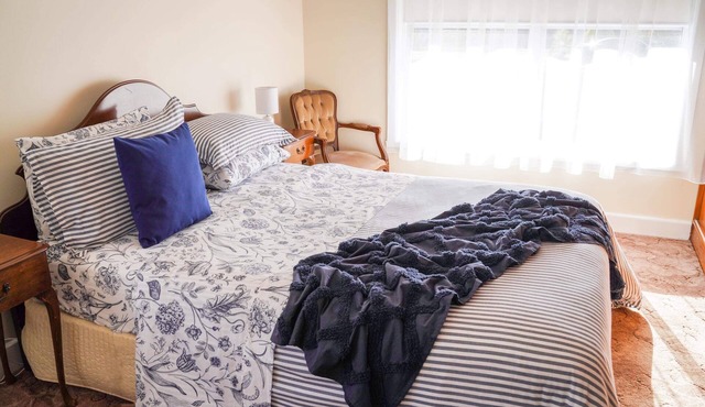 Comfortable 3 bedroom home > for work, rest or play!