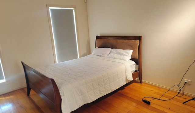 Comfortable 5 Bedroom House Point Cook
