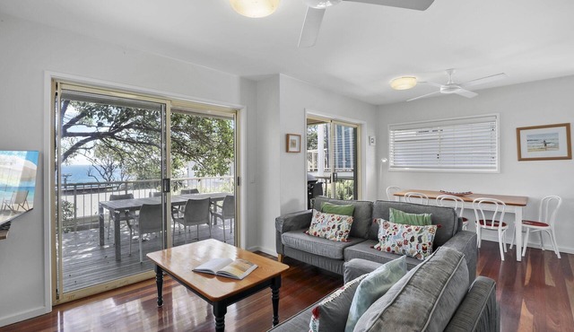 Comfortable unit within a short stroll of Cylinder and Deadmans Beaches.