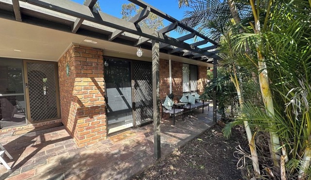Comfy 1 BDR Granny Flat w/Parking Alexandra Hills