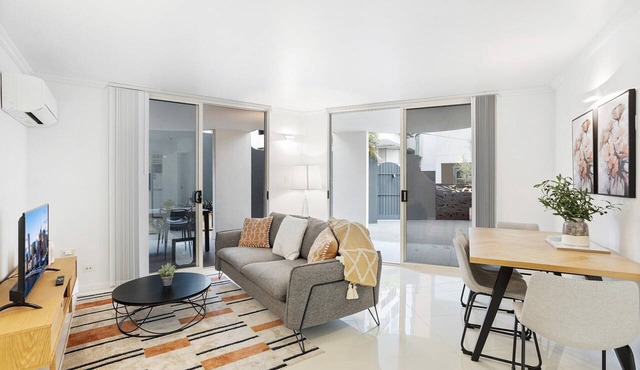 Comfy 2-Bed with Pool and Secure Parking