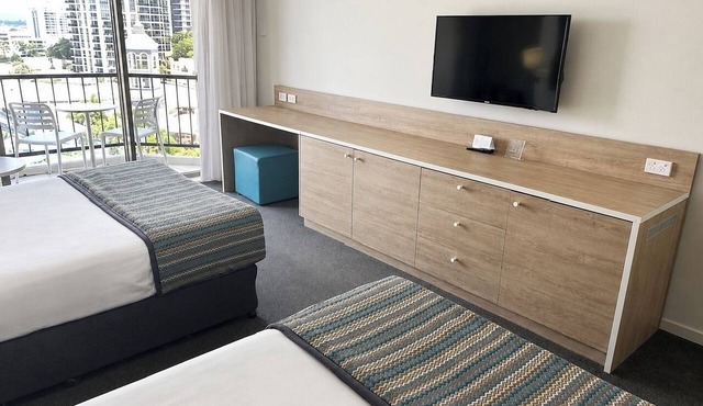 Comfy 2Double-bed Suite in Central Surfers | Max 4