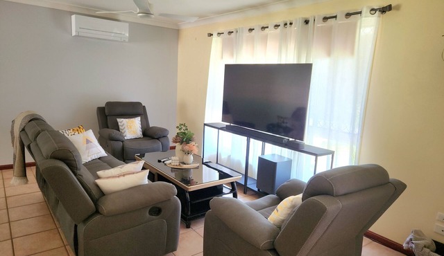 Comfy Bayside Home