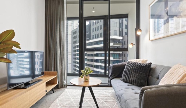 Comfy & Stylish 2BR Apt next to Crown w City Views