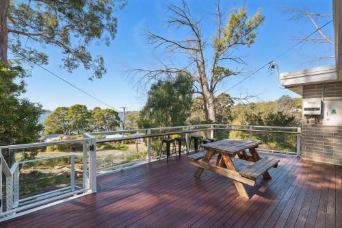 Coningham Beach House - 3 Bedrooms