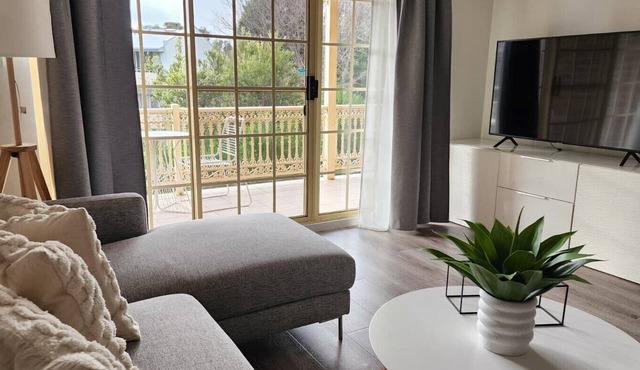 Contemporary 2BR Apt in Kingston