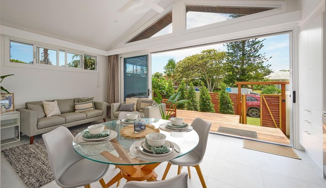 contemporary beachside cottage in walking distance to beach and town