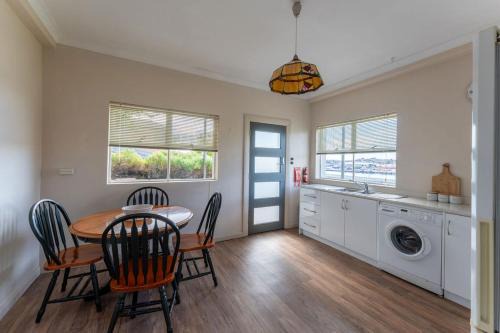 Cosy and Comfortable Unit with Parking & Wifi