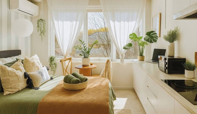 Cosy Designer Studio - Heart of St Kilda + Parking