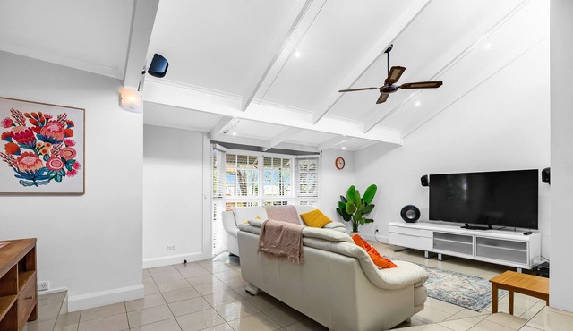 Cosy, Eclectic Inner City 3BR Spacious Period Home