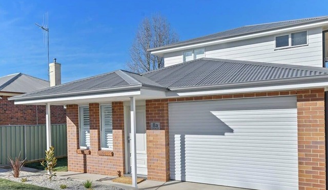 Cosy on Curran | CBD Escape, EV Plug, Firepit