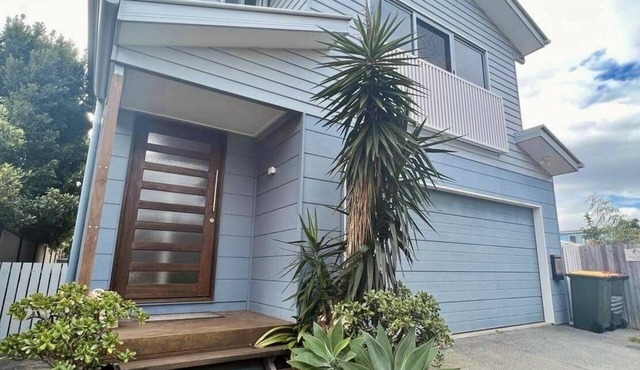 Cosy quiet space in Nudgee beach. nnClose to Brisbane Airport.