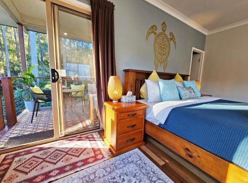 Cosy Studio with Forest Views, Noosa Hinterland
