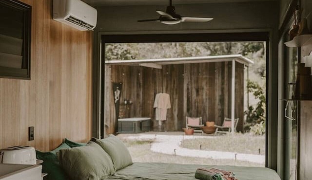 Cute, Cozy Container + Outdoor Bath near Montville